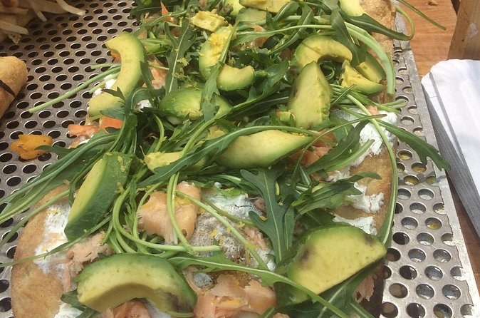 A plate of dressed courgette and rocket